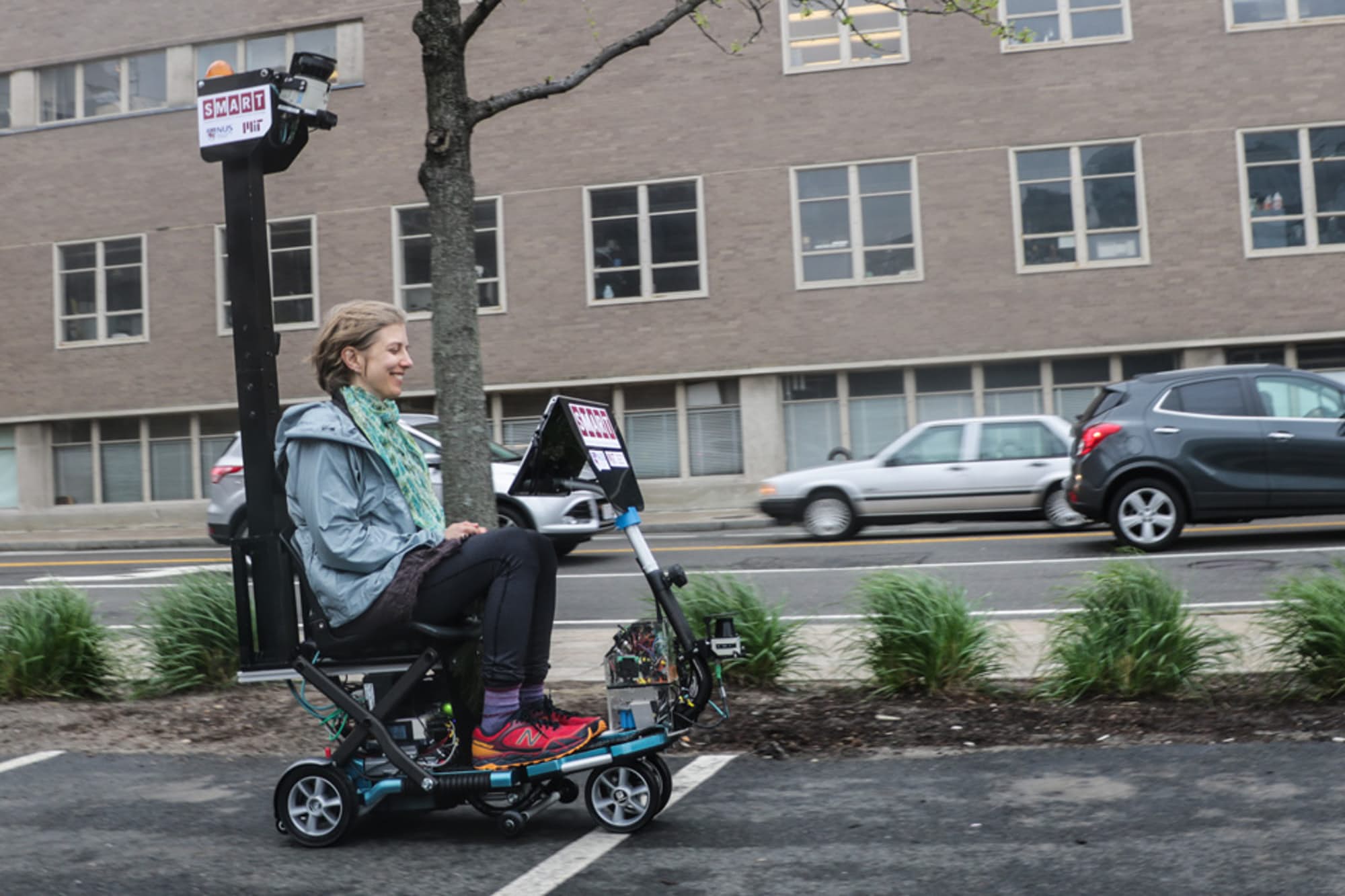 An autonomous mobility scooter and related software were designed by researchers from MIT’s Computer Science and Artificial Intelligence Laboratory (CSAIL), the National University of Singapore, and the Singapore-MIT Alliance for Research and Technology (SMART).