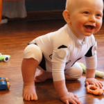 A smart jumpsuit tracks infants’ motor development